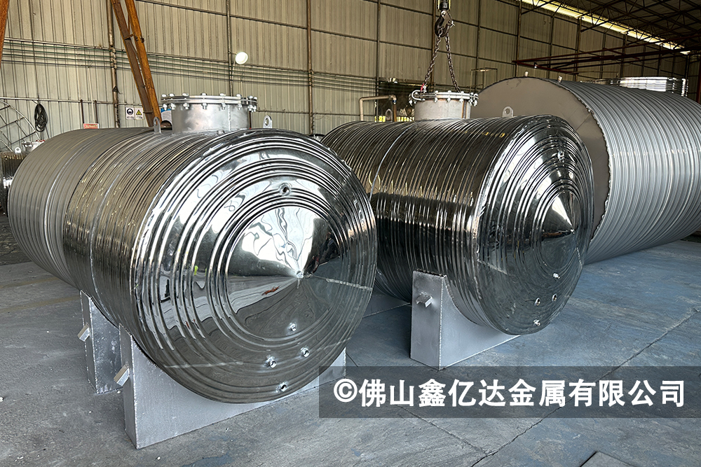 不銹鋼承壓水箱(圖1) 不銹鋼承壓水箱(圖1)